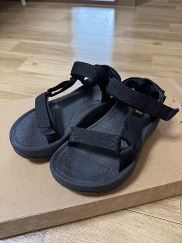 Teva 블랙 샌들 23cm