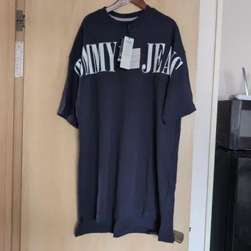 TOMMY JEANS 네이비 오버 사이즈 티셔츠