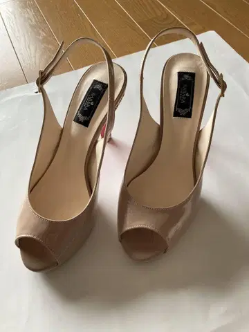 BABARA 베이지 펌프스 한국