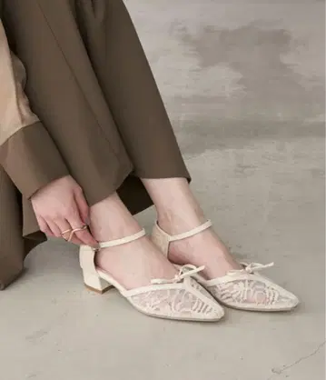 forksy. 스틸레토 리본 펌프스 아이보리 M