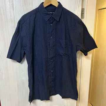 ISSEY MIYAKE MEN 네이비 반팔 셔츠