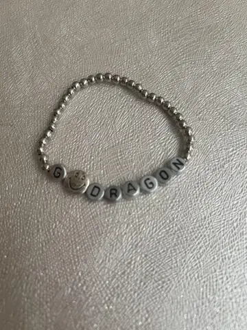 G DRAGON 스마일리 페이스 팔찌