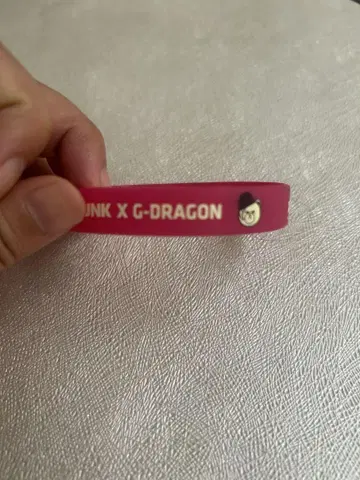 G-DRAGON 핑크 러버 밴드