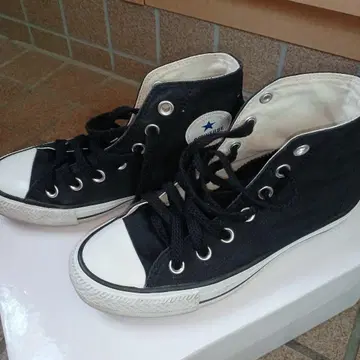 CONVERSE 블랙 하이컷 스니커즈