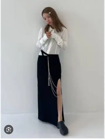 미사용 새상품 다이스케 타나카 블랙 슬릿 타이트 스커트 체인 포함