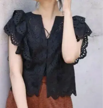 IENA 컷워크 레이스 블라우스