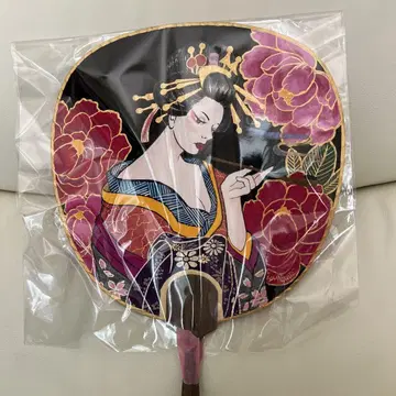 일본풍 부채 여성 그림체 꽃 장식