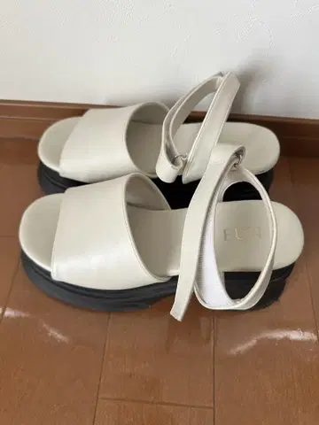 FUN 화이트 블랙 통굽 샌들 L 사이즈 약 24~24.5cm