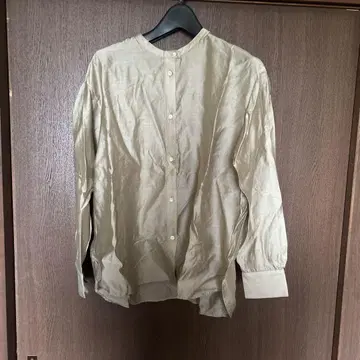 북유럽 생활 문구점의 블라우스