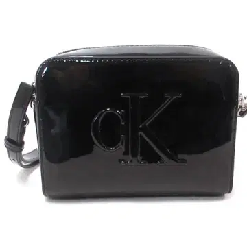 cK 블랙 패턴트 레더 숄더백