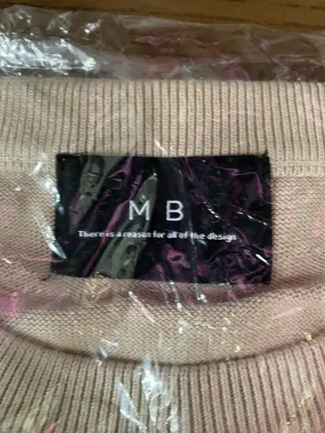 MB 베이지 크루넥 니트 스웨터