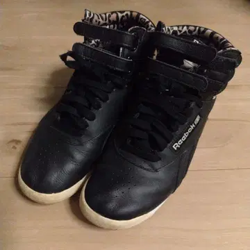 리복 하이컷 스니커즈 23.5cm