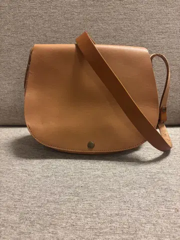 Dakota 카를로 숄더백