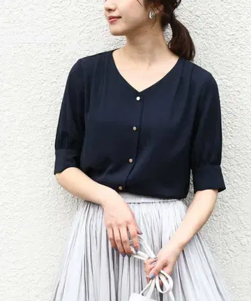 ofuon 네이비 V넥 반팔 블라우스 오프온