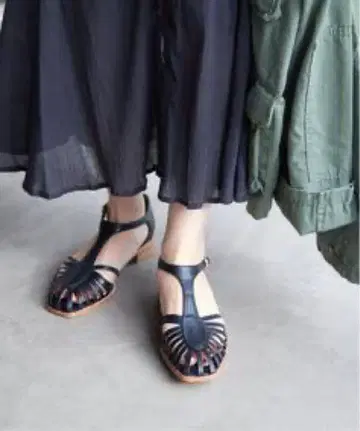 새상품급! SLOBE IENA 블랙 스트랩 샌들