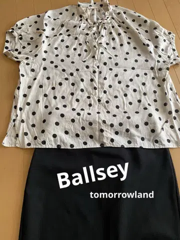 Ballsey tomorrowland 도트 블라우스 반팔