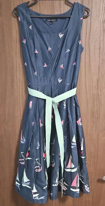 LAURA ASHLEY 돛단배 패턴 슬리브리스 원피스 사이즈 7