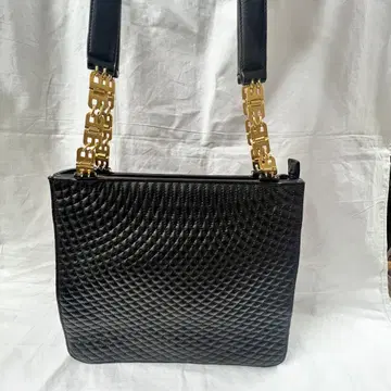 새상품급! BALLY 퀼팅 백