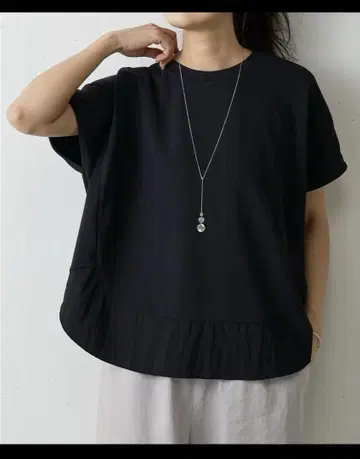 비어즐리 beardsley 라운드 헴 T 블랙