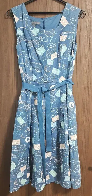 LAURA ASHLEY 블루 프린트 패턴 슬리브리스 원피스 사이즈 7
