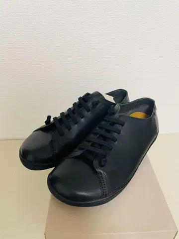 CAMPER 블랙 가죽 스니커즈