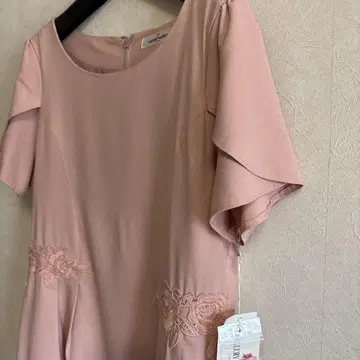 플레어 소매 자수 원피스