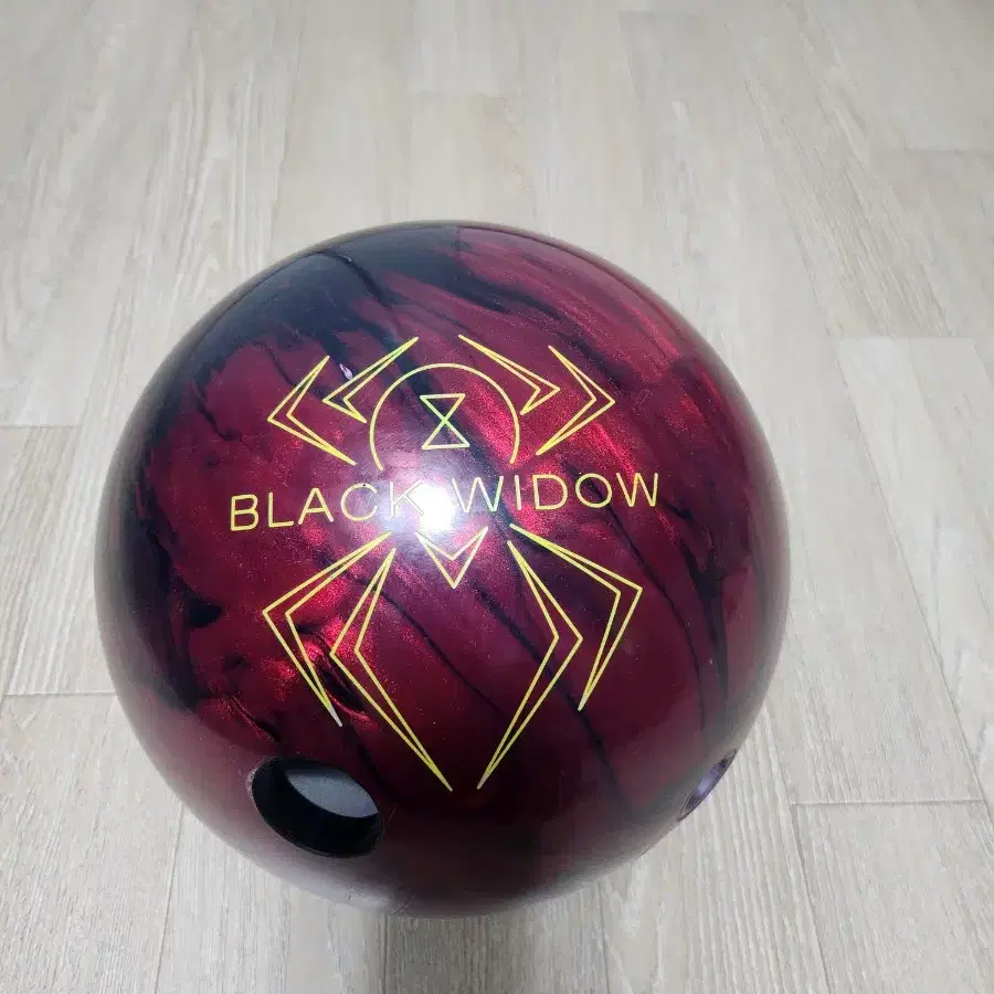 BLACK WIDOW ウレタン　15ポンド Black Widow Original Black Urethane Bowling Ball 15-Pound on