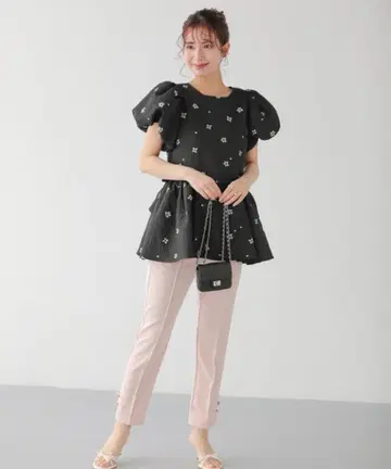 fitmore 플라워 수플레 자카드 상의