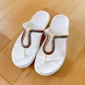 크록스 선러 플립플랍 비치 샌들