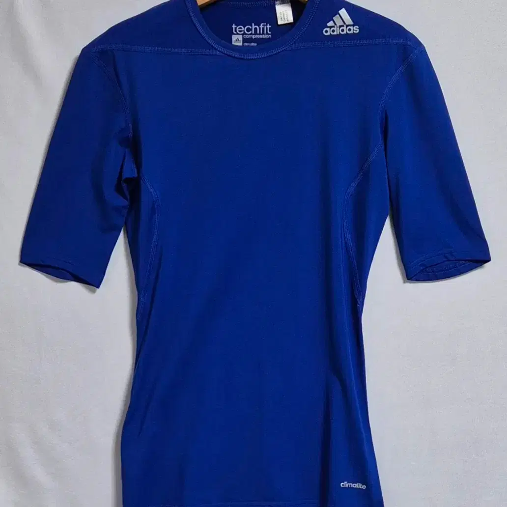 ADIDAS 아디다스 100) Adidas Blue Compression Short Sleeve Tee