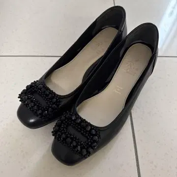 Riz 비쥬 장식 블랙 플랫 슈즈 22.5cm