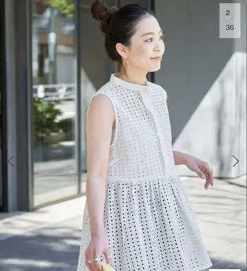 B.C STOCK 밴드 카라 슬리브리스 개더 블라우스