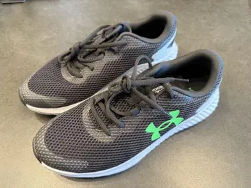 Under Armour Charged Rogue 블랙/그린 (28cm)