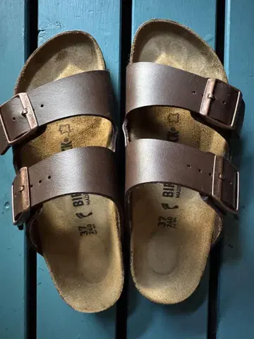 버켄스탁 브라운 샌들 37