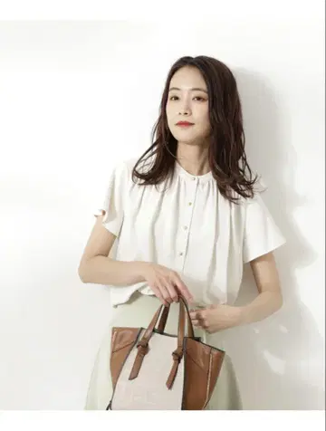 골드 버튼 드레이프감 블라우스 N. Natural Beauty Basic