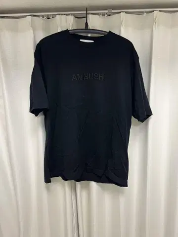 앰부쉬 블랙 티셔츠 M 사이즈