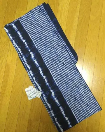 최고급 카루쿠로 블루 계열의 줄무늬 유카타 주름이 생기지 않는 새상품