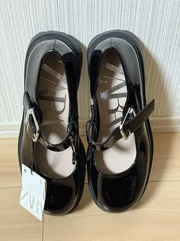 자라 로퍼 멜리 제인 통굽 에나멜 36 (23.5cm)
