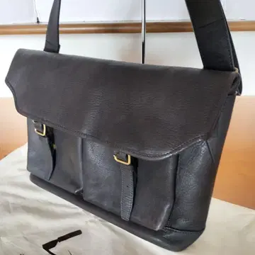 새상품급 츠치야 가방 제조소 비클 가죽 하프 플랩 숄더백 네이비