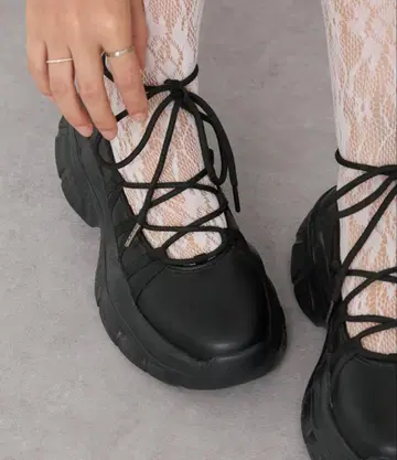 볼륨 밑창 레이스업 발레 스니커즈 통굽