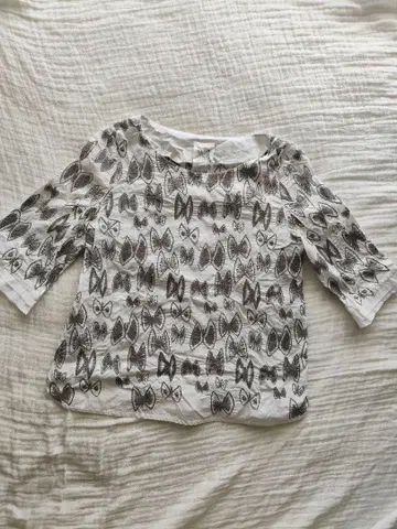 minaperhonen laundry sky flower 블라우스