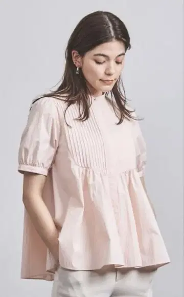 유나이티드 애로우즈 C/N 핀턱 숏 슬리브 블라우스