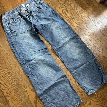 라이트 블루 데님 팬츠 밑단 데미지