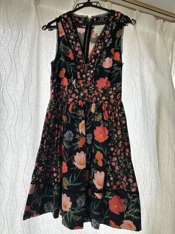 kate spade 블랙 플라워 무늬 드레스 슬리브리스 원피스