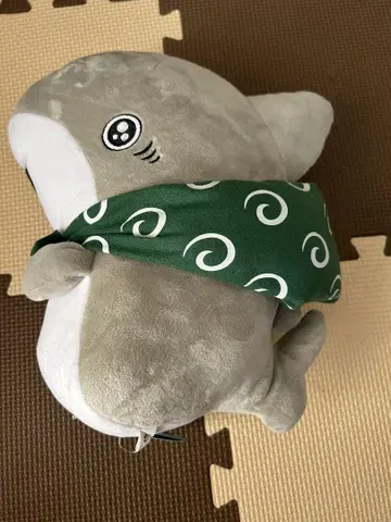외출하는 상어 봉제 인형