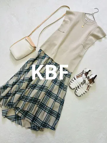 KBF 어반 리서치 플레어 슬리브 디자인 니트 소매 드레이프 탱크탑