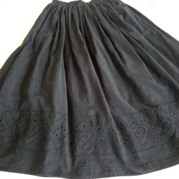 블랙 자수 개더 롱 스커트
