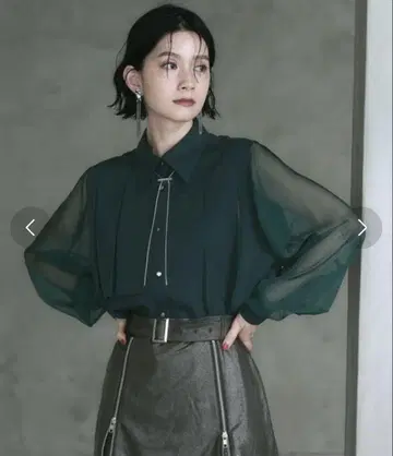 완판템! 택 포함 새상품 시어 절개 플리츠 셔츠 HARE
