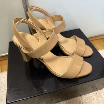 CORSO ROMA 페이턴트 샌들