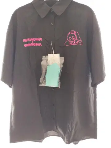 아베일 하츠네 미쿠 시나모롤 반팔 셔츠 블랙 컬러
